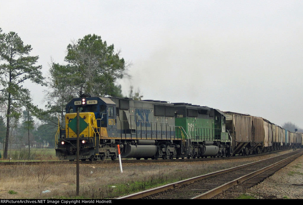 CSX 8676 & HLCX 7181 lead a grain train onto the Wilmington sub